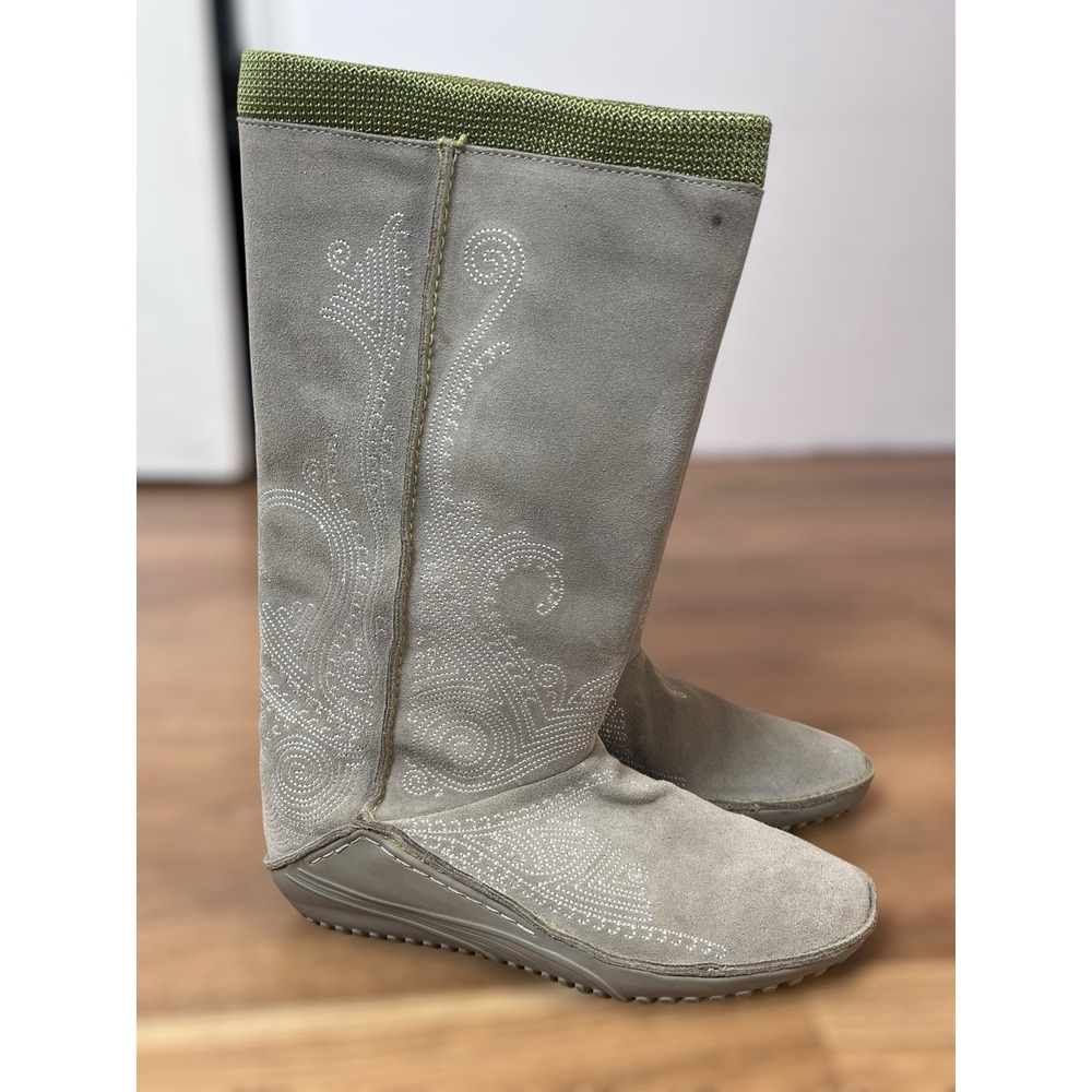 Puma Women's Monsoon Embroidered Suede Boots Size 6.5